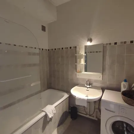 La Cour D'ecole A Appartement